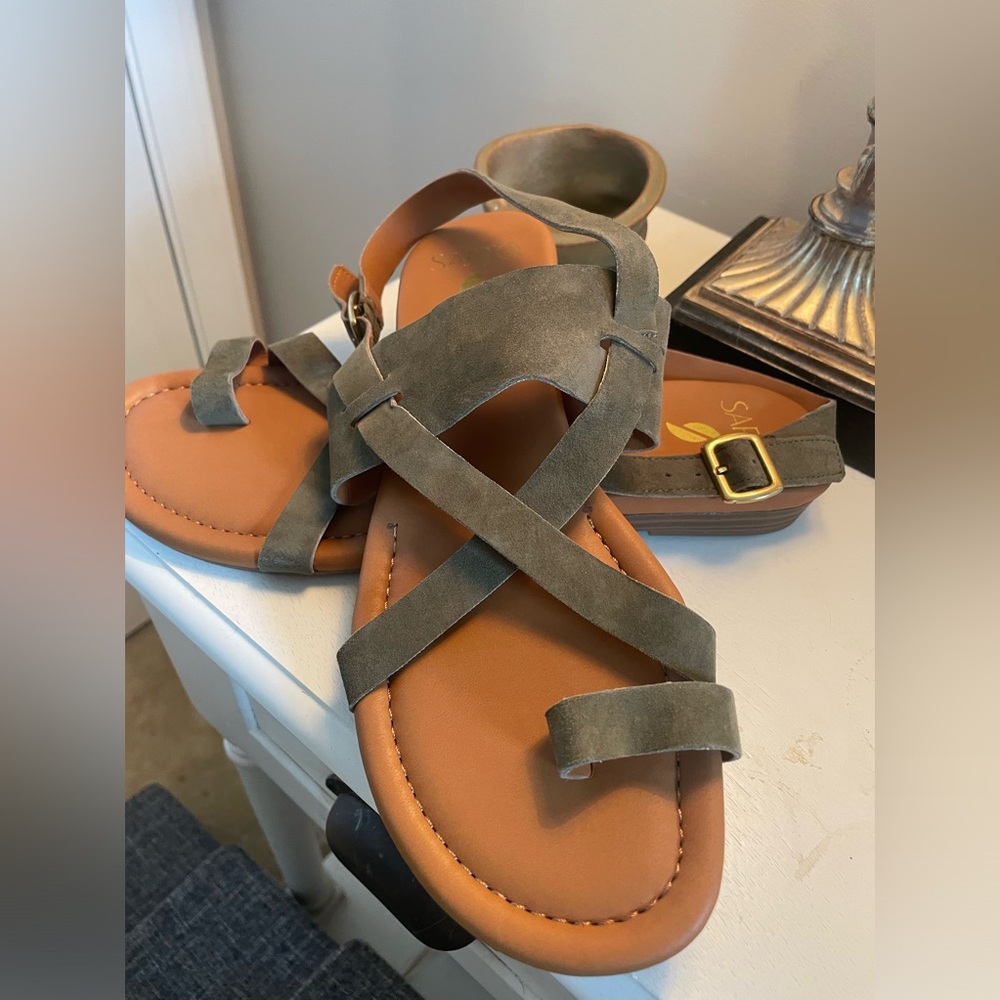 Womens leather sandals